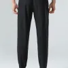 In 2026, the best-selling wholesale clothing in China: men's summer sports pants for basketball and running, loose, breathable, quick-drying casual pants, and men's sports pants Application Scenario